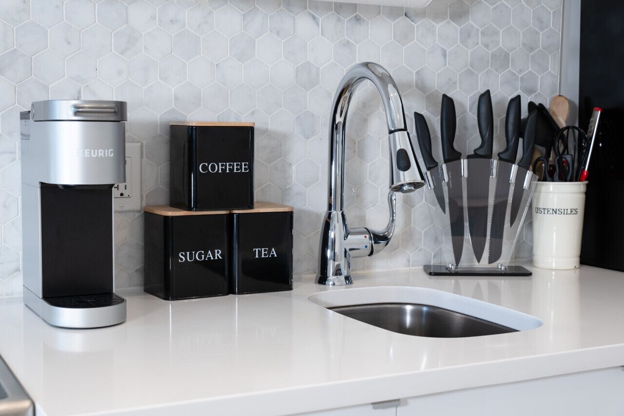 Fridge, microwave, oven, coffee/tea maker