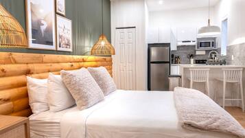 Iron/ironing board, travel cot, free WiFi, bed sheets