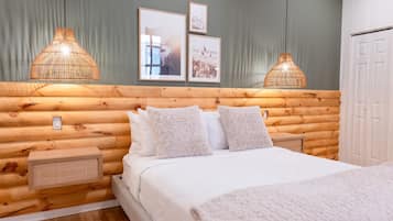 Iron/ironing board, travel crib, free WiFi, bed sheets