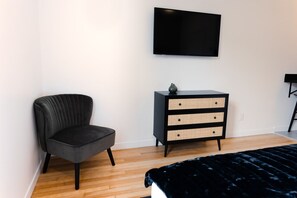 Iron/ironing board, travel cot, free WiFi, bed sheets - #3 - Studio/Plateau/St-Denis/SelfCheck-In/AC/TV (Montréal)