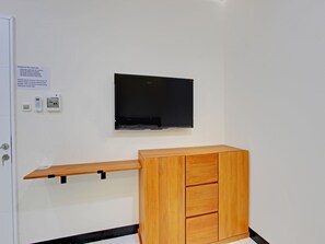 Habitación doble estándar | Espacio para trabajar con laptop, wifi gratis y ropa de cama 