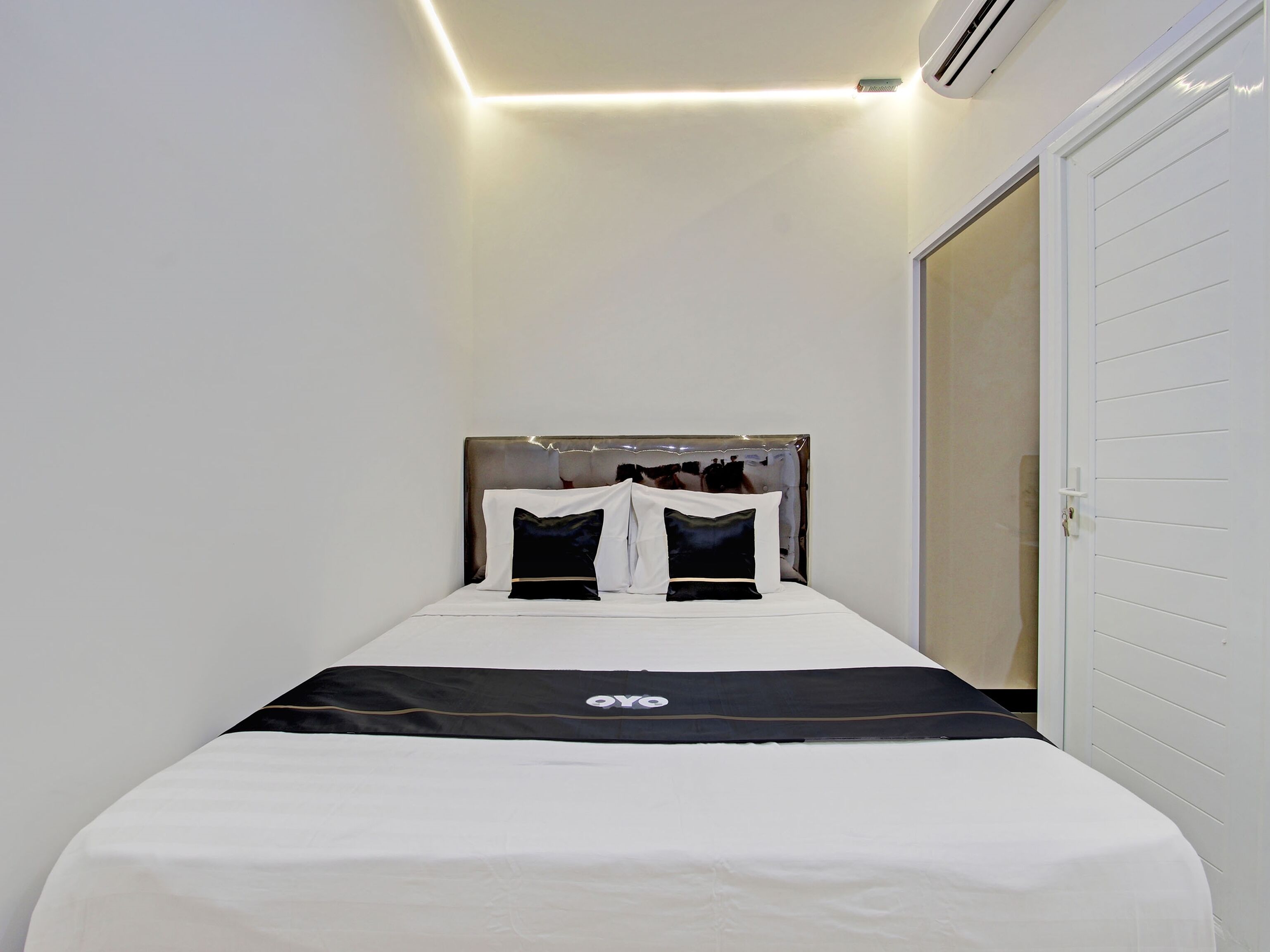 Standard Double Room | Laptop workspace, free WiFi, bed sheets