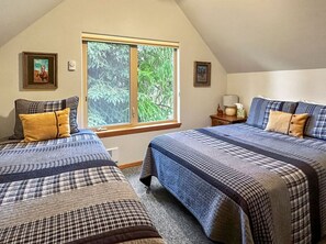 3 Schlafzimmer, Schreibtisch, Bügeleisen/Bügelbrett, Reisekinderbett