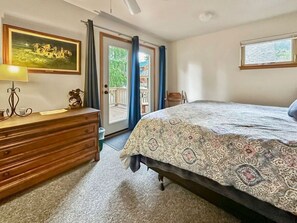 3 Schlafzimmer, Schreibtisch, Bügeleisen/Bügelbrett, Reisekinderbett