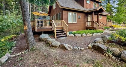 Idaho Getaway • McCall Retreat with Tub & Firelight