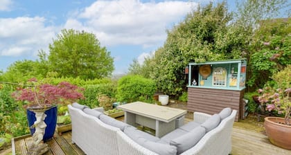 The Chestnuts
Luxury self catering accommodation in Glastonbury