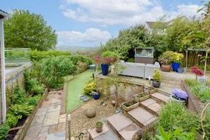 Property grounds - The Chestnuts
Luxury self catering accommodation in Glastonbury (Glastonbury)