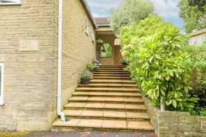 Property grounds - The Chestnuts
Luxury self catering accommodation in Glastonbury (Glastonbury)