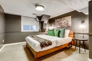 3 bedrooms, desk, iron/ironing board, WiFi