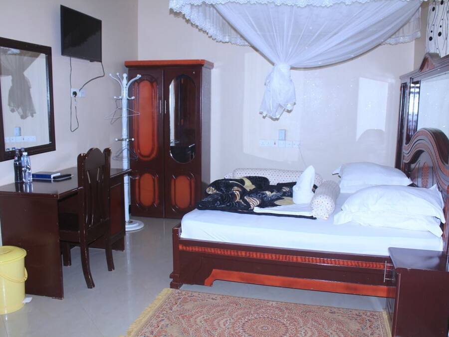 Executive Suite, 2 Bedrooms | Egyptian cotton sheets, premium bedding, WiFi (free)