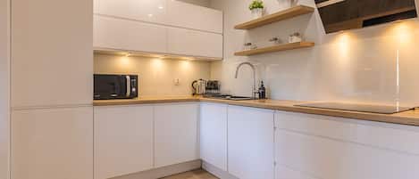 Comfort Apartment | Private kitchenette | Mini-fridge, stovetop, espresso maker, coffee/tea maker