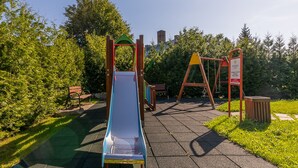子供用の遊び場 - 屋外