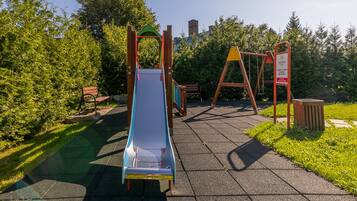 Children’s play area – outdoor