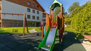 子供用の遊び場 - 屋外