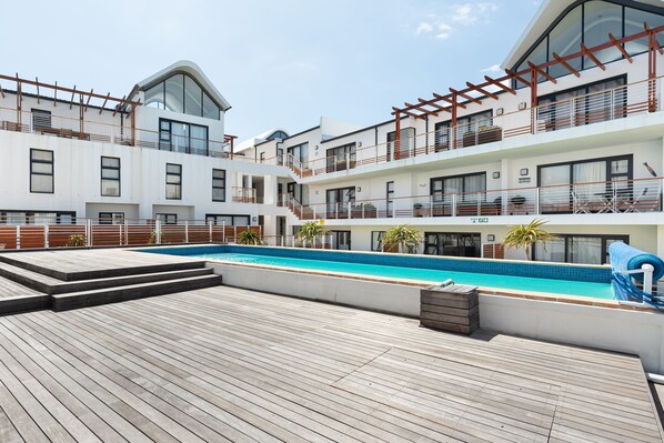 Vista frontal de la propiedad