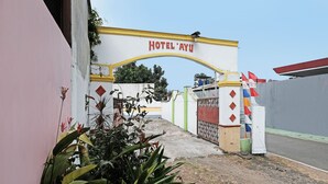 A hotel entrance with a sign reading "HOTEL AYU". - SPOT ON 92983 Hotel Ayu (Semarang)