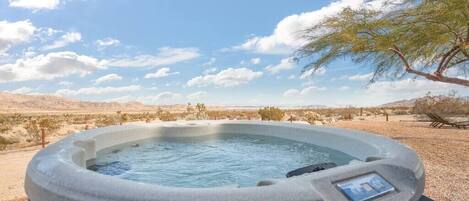 Tina de hidromasaje al aire libre