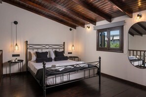 3 makuuhuonetta, silitysrauta/-lauta, ilmainen Wi-Fi, vuodevaatteet