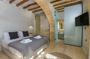 5 chambres, lit parapluie, Wi-Fi, draps fournis