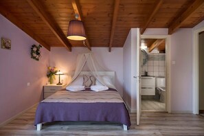 3 bedrooms, soundproofing, iron/ironing board, travel crib