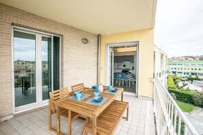 Outdoor dining - Not Just Sea (Marina di Montemarciano)