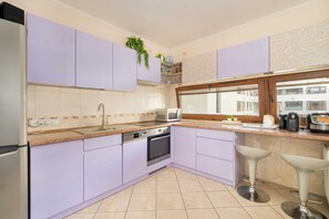 Fridge, microwave, oven, stovetop - Wojskowa 5 |Practical Apartment | Parking (Poznan)