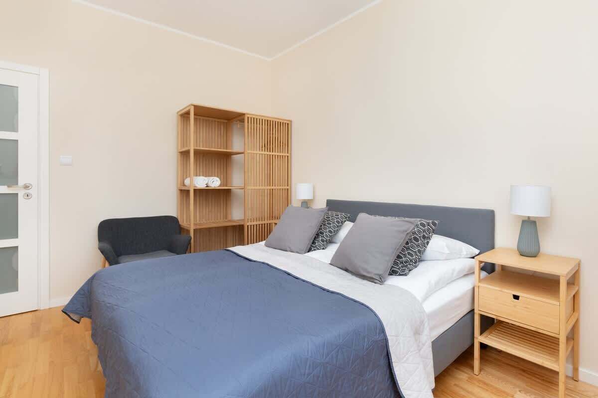 2 habitaciones, escritorio, tabla de planchar con plancha y wifi 