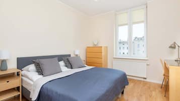 2 slaapkamers, een bureau, een strijkplank/strijkijzer, wifi