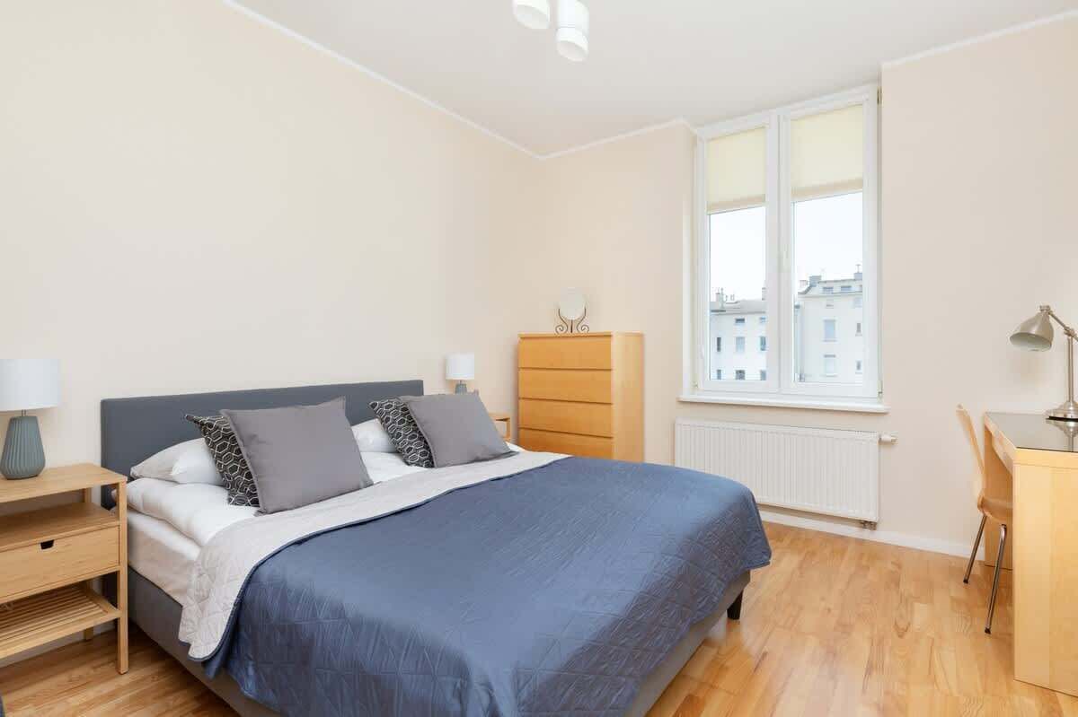 2 habitaciones, escritorio, tabla de planchar con plancha y wifi 