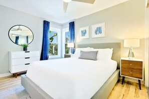 4 bedrooms, iron/ironing board, WiFi, bed sheets - Outdoor Haven with Spa, Sauna, Walk to LJ Shores (La Jolla)