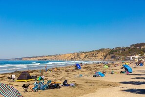 Una spiaggia nelle vicinanze