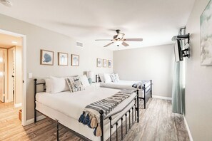 7 chambres, fer et planche à repasser, lit de bébé portatif, Wi-Fi