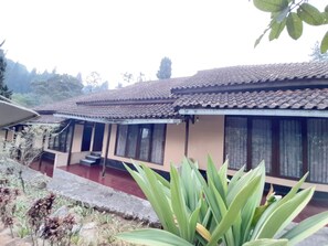 Front of property - OYO 92999 Villa Melati Puncak (Cisarua)