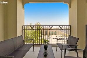 Deluxe Apartment | Balcony - bnbme | Rahaal | 1 BDR (Dubai)