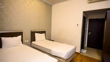 Deluxe Twin Room | Meja, ruang kerja komputer riba, Wi-fi percuma, cadar katil 