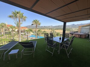 Outdoor dining - La Casa del Sol Andalusi (Alhaurín de la Torre)