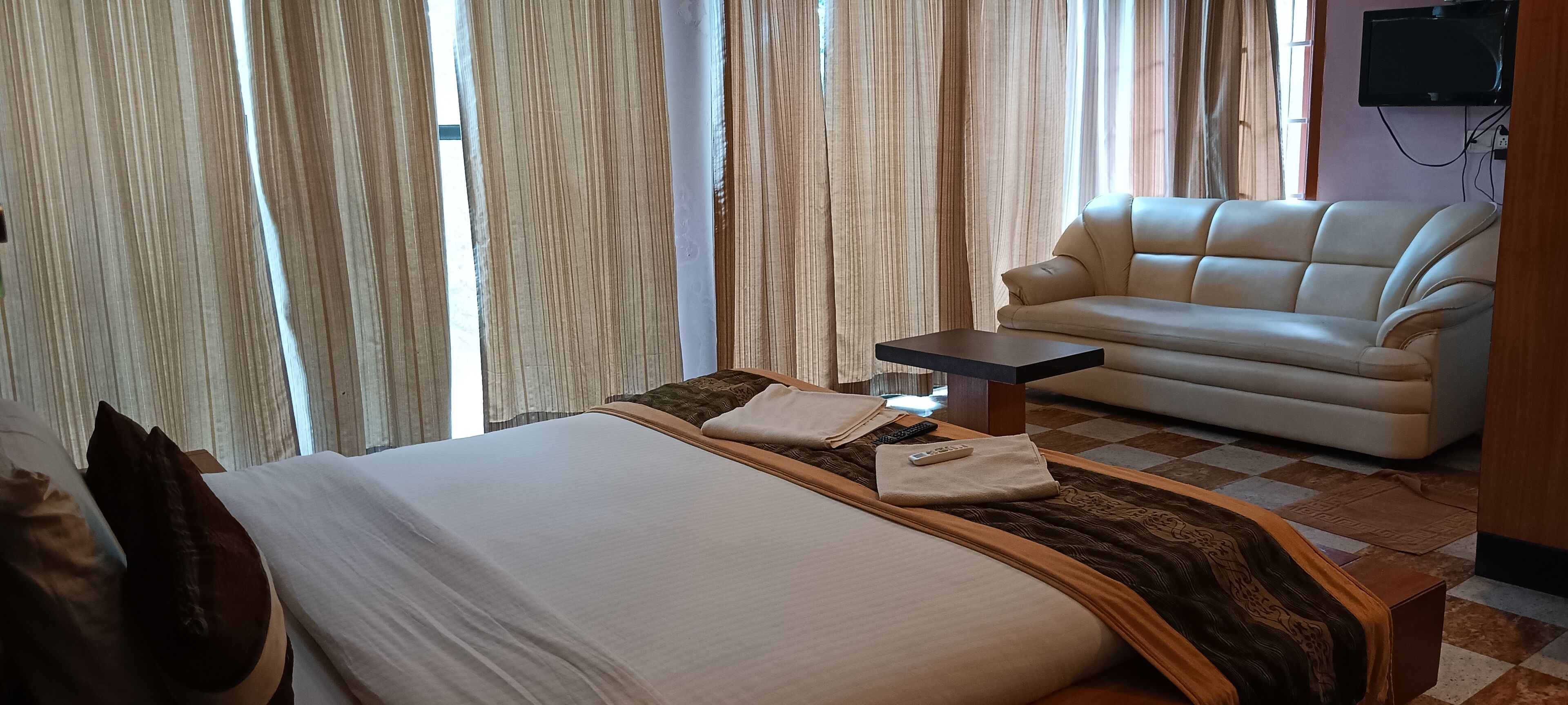 Suite Mewah | Seprai premium, selimut bulu angsa, dan tempat tidur Select Comfort