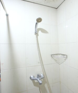 华丽双��人房 | 浴室 | 淋浴设施、毛巾