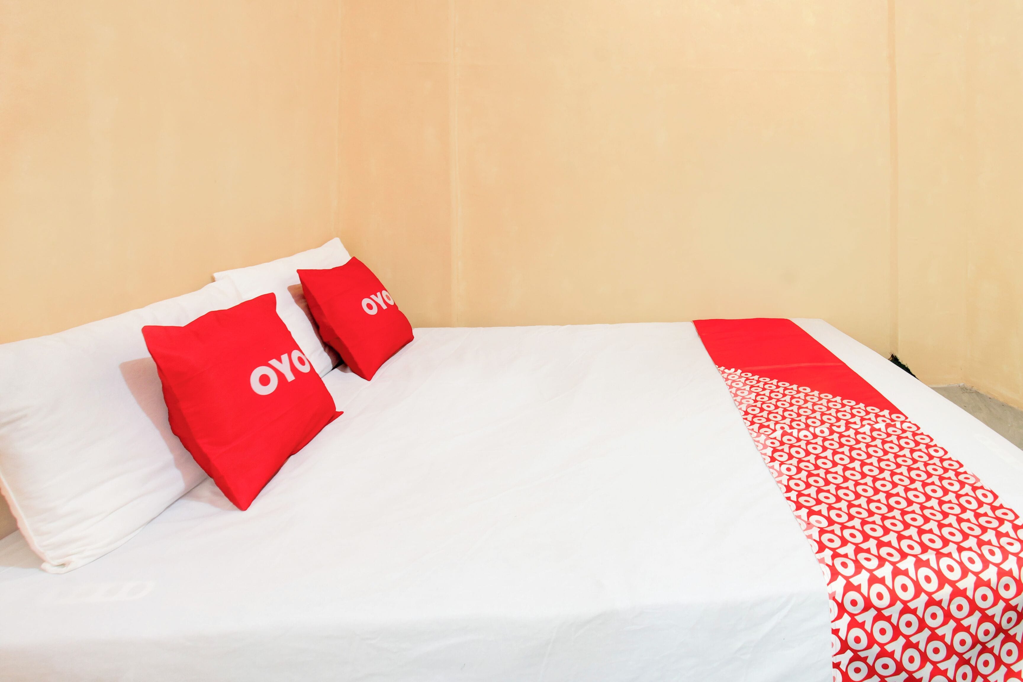 Deluxe Double Room | Desk, laptop workspace, WiFi (free), bed sheets