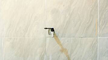 Deluxe Double Room | Bathroom | Shower, towels