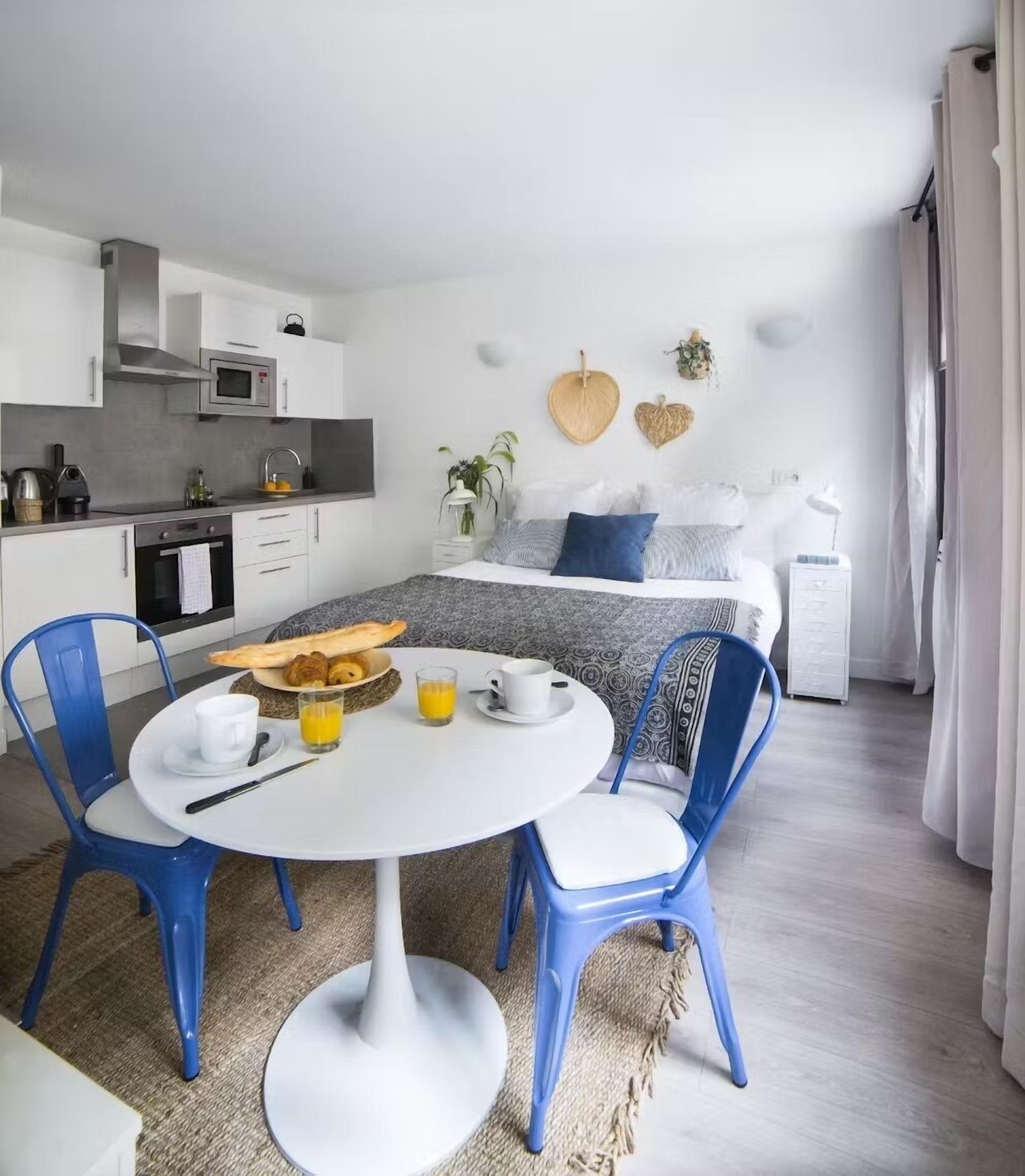 Studio | Desk, iron/ironing board, free WiFi, bed sheets