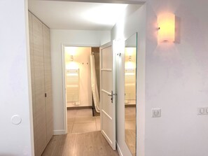 Deluxe Apartment | Bathroom