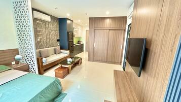 1 bedroom, desk, iron/ironing board, WiFi