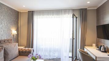 Appartamento Standard, non fumatori, balcone | Biancheria da letto di alta qualità, minibar, una cassaforte in camera