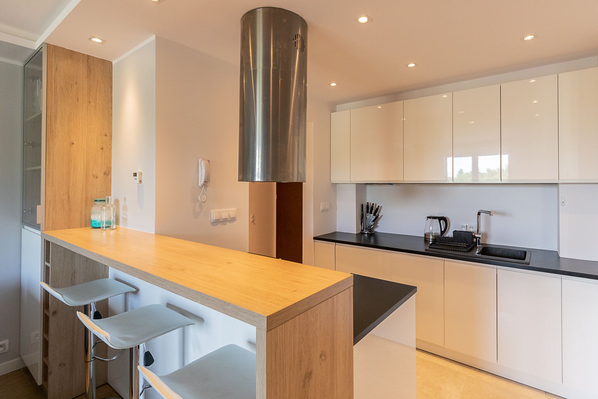 Comfort-Apartment | Eigene Kochnische | Kühlschrank, Herdplatte, Wasserkocher, Kochgeschirr/Geschirr/Besteck