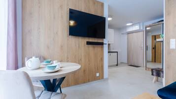 Comfort Apartment | 1 bedroom, iron/ironing board, free WiFi, bed sheets