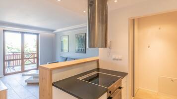 Comfort-Apartment | Eigene Kochnische | Kühlschrank, Herdplatte, Wasserkocher, Kochgeschirr/Geschirr/Besteck