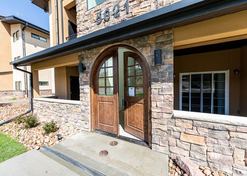 2 BD Top Floor Mt and Downtown Views 5 mins from Garden of the Gods