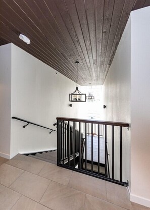 Interior - 2 BD Top Floor Mt and Downtown Views 5 mins from Garden of the Gods (Colorado Springs)