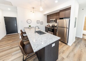 Fridge, microwave, oven, stovetop - 2 BD Top Floor Mt and Downtown Views 5 mins from Garden of the Gods (Colorado Springs)